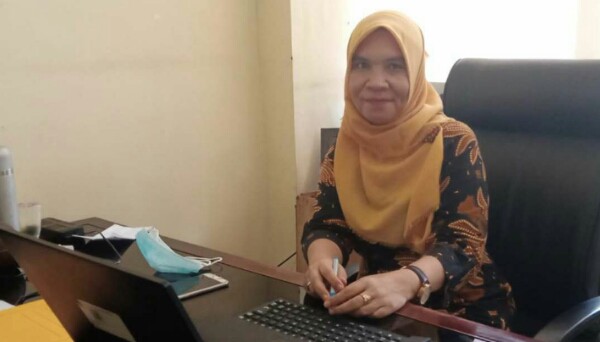 id8380_Helmi-Yenti-----