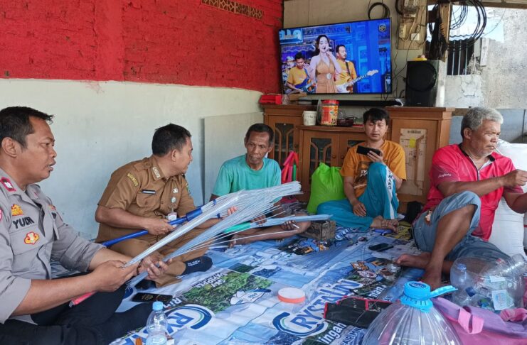 Lurah Pabuaran Dukung UMKM Pengolahan Limbah, Warga RW 04 Jadi Percontohan Inovasi Ekonomi Kreatif