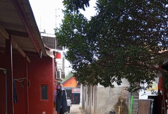 Akses Jalan SD Sukasari 04 Sempit dan Rusak, Warga dan Sekolah Minta Solusi Pemkab Bekasi