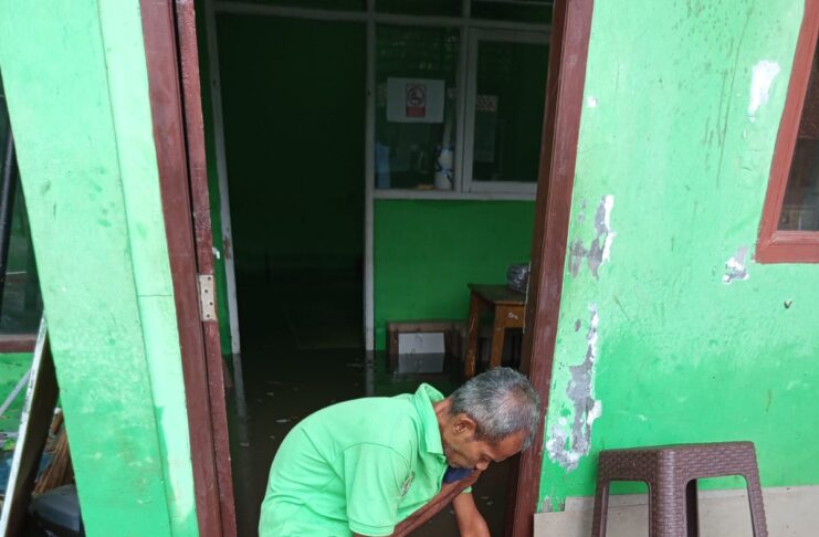SMPN 3 Cikarang Selatan Langganan Banjir, Warga Minta Dibuatkan Saluran Air Di Luar Sekolah