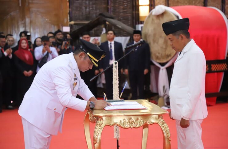 Usai Dilantik di Gedung Sate, Bupati Bekasi Asep Janjikan Kesehatan Gratis dan Lanjutkan Visi Bangkit Maju Sejahtera